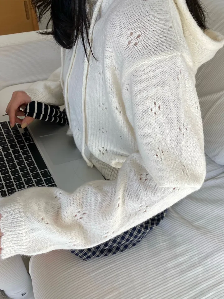 [💖뽀송/주문폭주]버터 플라워 펀칭 루즈핏 아방핏 단추 여리여리 니트 후드 가디건 상세 이미지 6