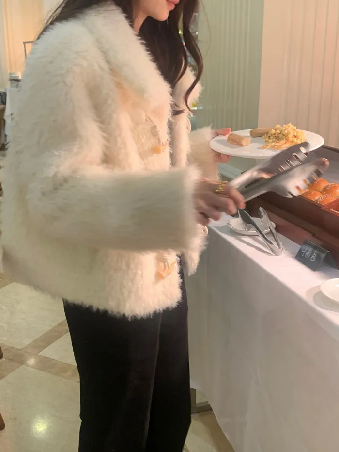 🩷당일출고🩷디로비❤️카라 떡볶이 단추 페이크 퍼 자켓 1color 상세 이미지 42