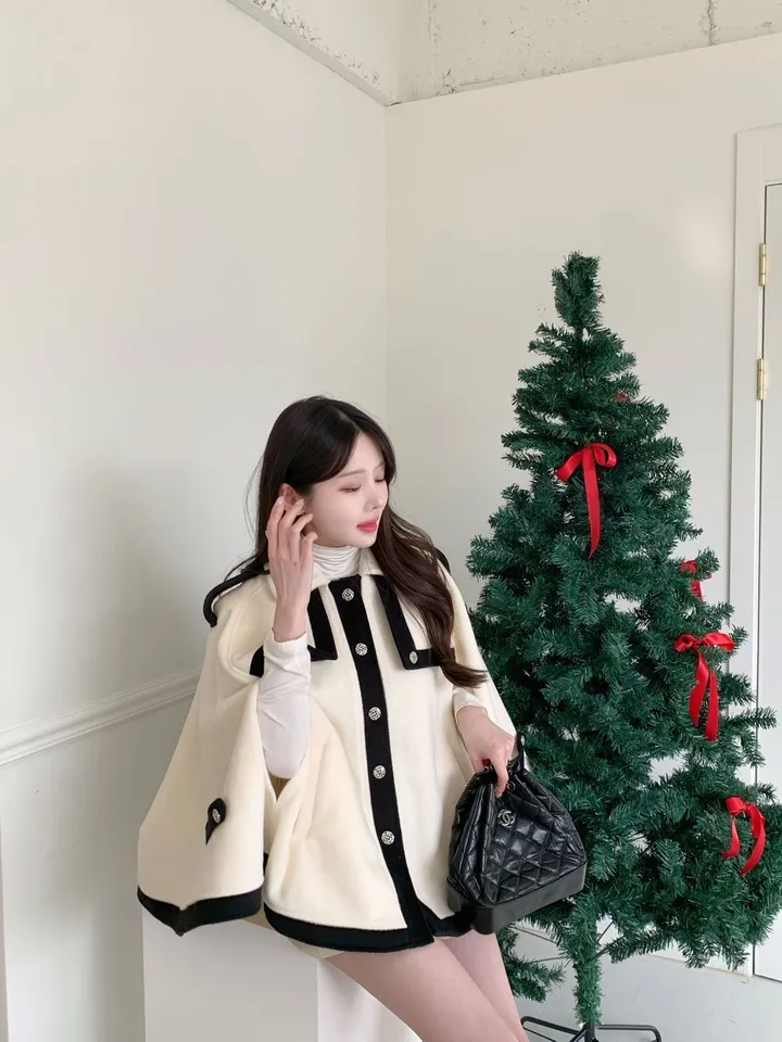 [겨울아우터✨] 클래식 케이프코트 / 숏코트 모직코트 망토자켓 망토코트 연말룩 오버핏자켓 점퍼 겨울자켓 겨울점퍼 아우터 수입의류 배색자켓 핸드메이드코트 울코트 핸드메이드코트 밍크코트 퍼코트 퍼자켓 후리스 뽀글이 숏패딩 경량패딩 무스탕 양털코트 크리스마스 상세 이미지 23