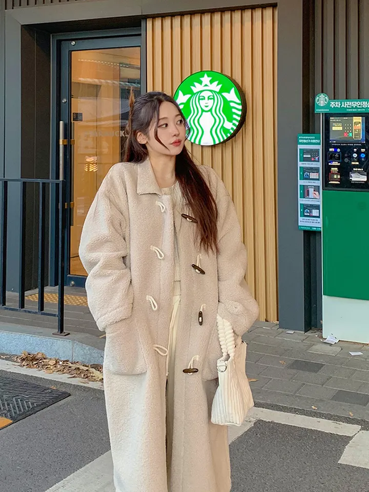 [완전강츄!!🧸한겨울까지쭉] 양털 뽀글이 롱 떡볶이 코트 더플 카라 오버핏 후리스 스웨이드 안감 부클 털 자켓 겨울 아우터 데일리 꾸안꾸 2COL 상세 이미지 35