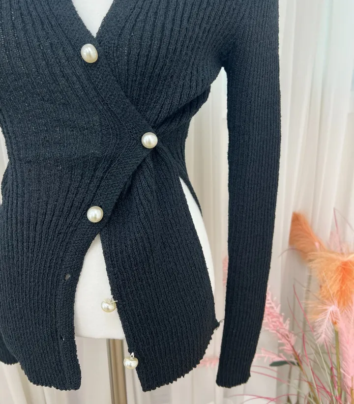 ✨여름부클소재!✨어깨패드O 언발 사선 진주 부클 가디건 니트 (4COLOR) 여름니트 여름가디건 진주버튼 옆단추 트임 가디건 상세 이미지 25