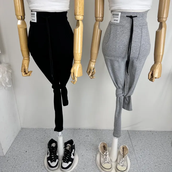 [꾸안꾸/핏예쁨/깔별소장추천] 쫀쫀 패치 레터링 밴딩 포켓 레깅스 (2COLOR) 상세 이미지 4