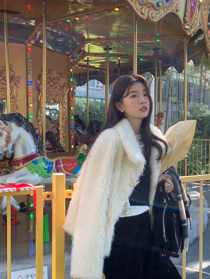 🩷당일출고🩷디로비❤️카라 떡볶이 단추 페이크 퍼 자켓 1color 상세 이미지 31