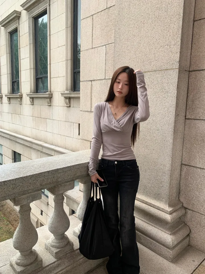 긴팔 티셔츠 모델 착용 이미지-S1L56