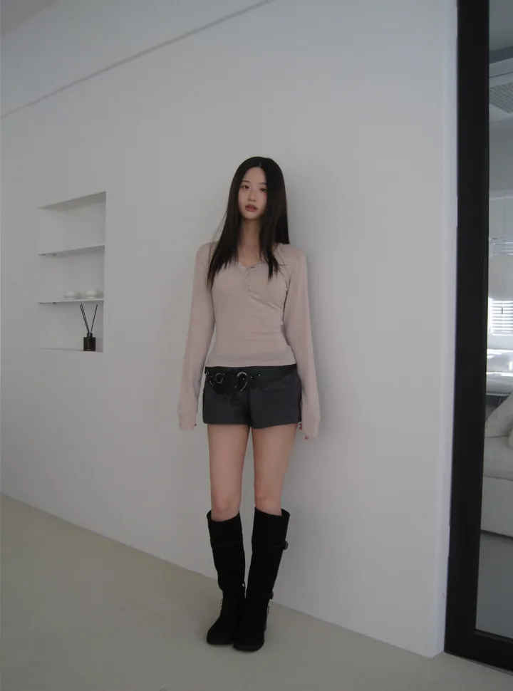 긴팔 티셔츠 모델 착용 이미지-S1L60