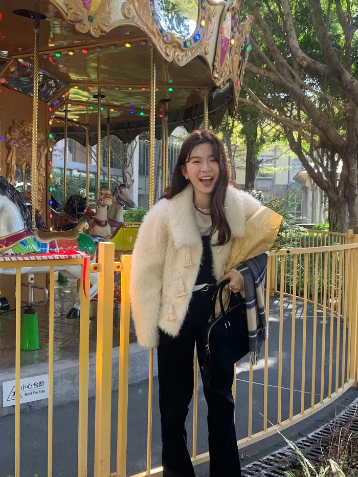 🩷당일출고🩷디로비❤️카라 떡볶이 단추 페이크 퍼 자켓 1color 상세 이미지 33