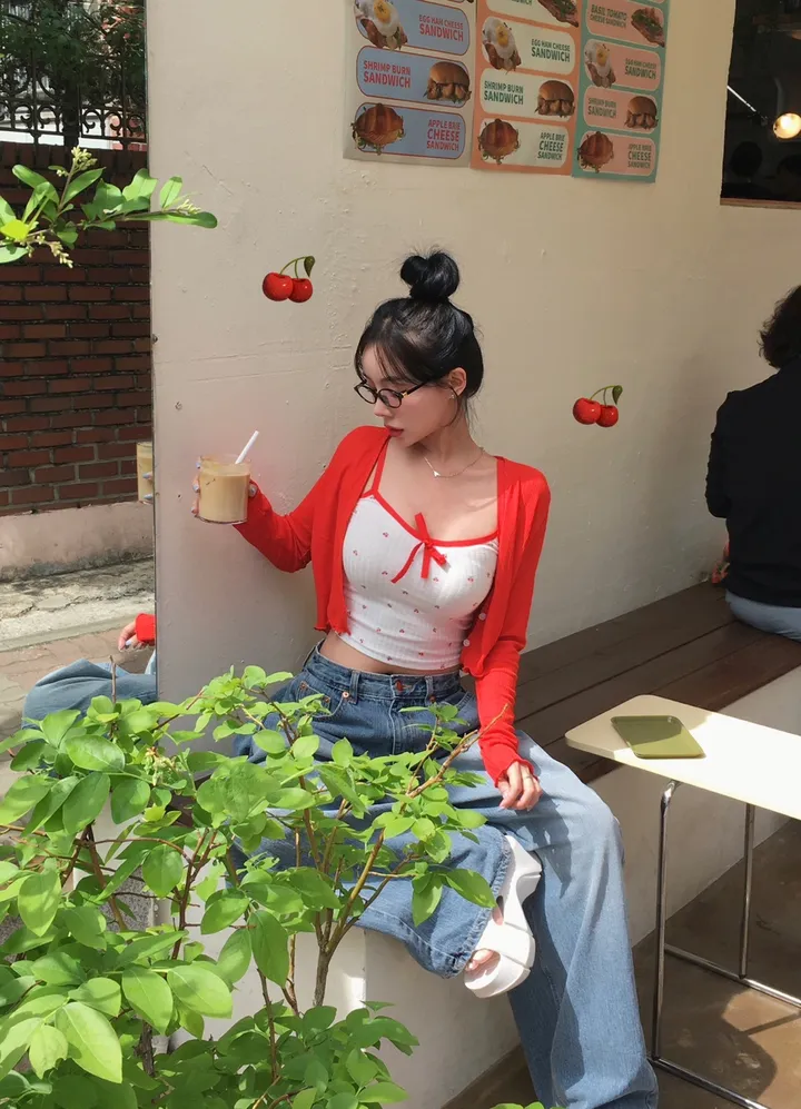 [만능코디!/핏보장🧚] 살안타템 쿨링 찰랑 커버업 여리 클로즈 브이넥 프릴 물결 가디건 (국내제작) 상세 이미지 1