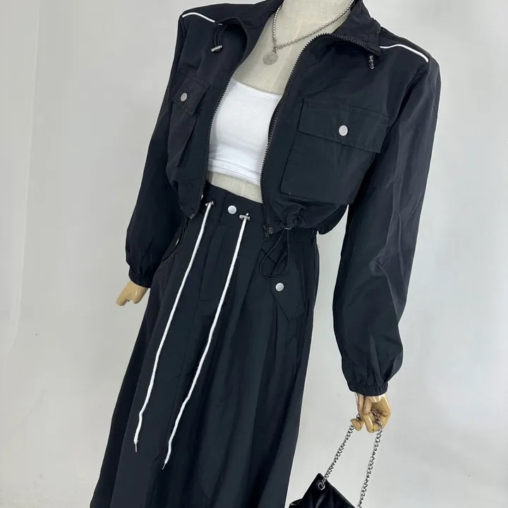 [데일리세트/봄신상/휘뚜루마뚜/세트가격💗] 바스락 루즈핏 삥줄 패드 포켓 스트링 하이넥 집업 바람막이 자켓 + 하이 뒷밴딩 스트랩 스트링 아노락 롱스커트 SET(2COLOR) 상세 이미지 18