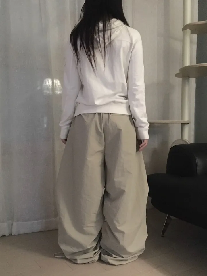[핏보장] 베이지 아노락 커브드 와이드 벌룬 트레이닝 팬츠 상세 이미지 18