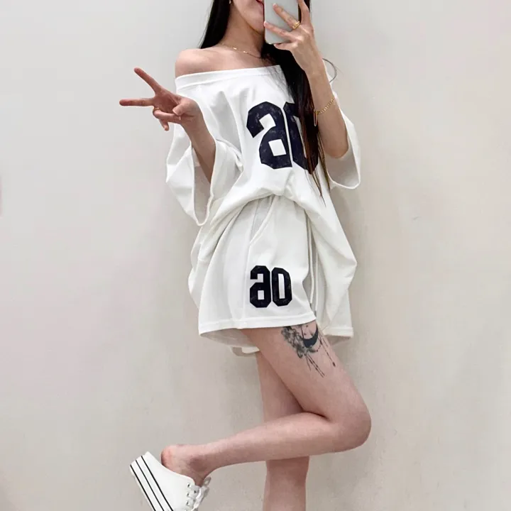 [왕루즈핏/핏대박템] 넘버식스 오버핏 입술넥 언발 오프숄더 반팔 박시 티셔츠+밴딩 하이웨스트 3부 숏팬츠 반바지 트레이닝 세트 투피스 셋업 4color 상세 이미지 17