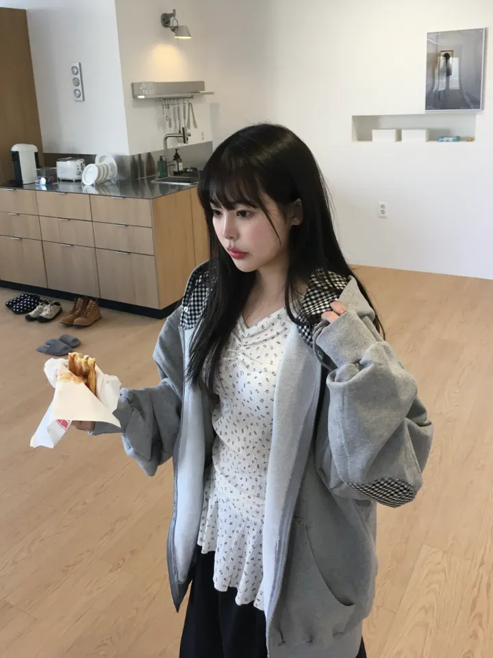 (*주문폭주 입고지연*)(2 color) 체크 패치 투웨이 후드집업 상세 이미지 28