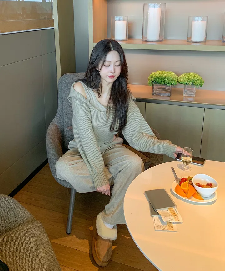 [묶음할인/누적1만🔥무광ver] 쏘힙!! 하이넥 숏 오버핏 크롭 레더 패딩 루즈핏 매트 가죽 점퍼 숏패딩 크롭패딩 레더패딩 가죽패딩 5COL 상세 이미지 53