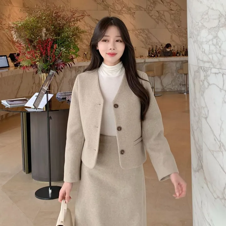 [겨울신상✨] 슈슈 노카라자켓 / 겨울자켓 가을자켓 기모자켓 울자켓 모직자켓 울코트 모직코트 숏코트 숏자켓 트위드자켓 하객룩 겨울코트 핸드메이드 코트 떡볶이코트 후드코트 레이어드 자켓 기모 코듀로이 스웨이드 무스탕 퍼자켓 하프코트 케이프코트 망토 겨울옷 상세 이미지 26