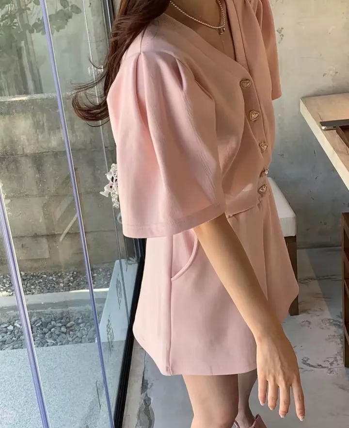 [여름신상][러블리그잡채] 말라보이는데 러블리하기까지? 브이넥 하트버튼 퍼프 투피스ദ്ദി ( ᵔ ᗜ ᵔ ) 상세 이미지 3