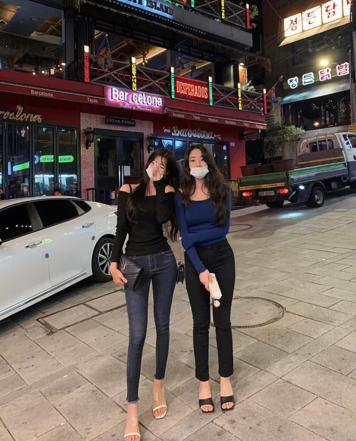 🔥개편한힐9cm/주문폭주🔥 섹시 투명 끈 스트랩 뮬 편한 힐 여름 슬리퍼 예쁜 하이힐 (화이트/블랙/뱀피) 상세 이미지 3