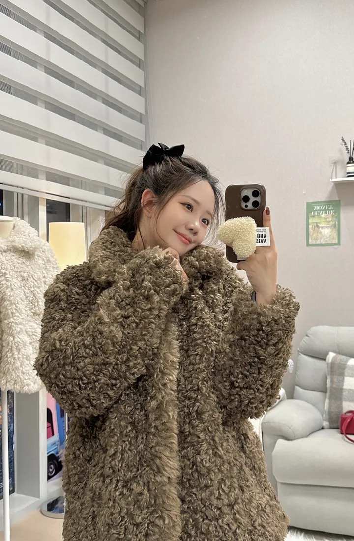 [안아주고싶은/품절임박] 풍성 복실 오버핏 카라 양털 퍼 코트 자켓 상세 이미지 25