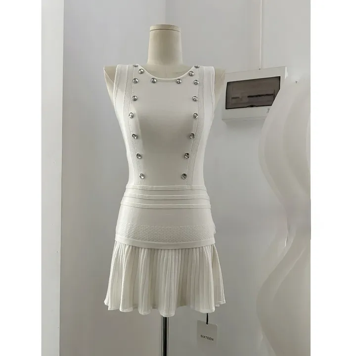 [데일리룩/심플코디] 큐빅 다이아몬드 셀러브리티 니트 슈트 스커트 여성 스터드 슬리브리스 조끼 스커트 투피스 세트 상세 이미지 9