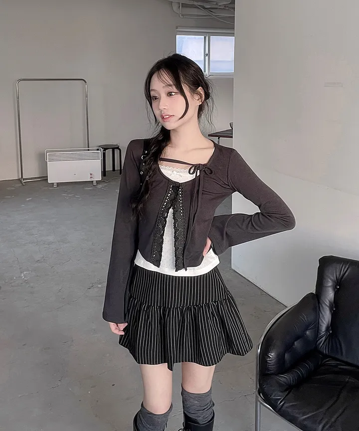 [발레코어💗몸매보정✨] 헤나 레이어드 슬림핏 크롭 유넥 트임 리본 스트랩 원버튼 레이스 가디건 겨울 봄 / 가디건 니트가디건 긴팔티셔츠 레이어드 슬림핏 기본티 이너티 뮤잉 상세 이미지 23