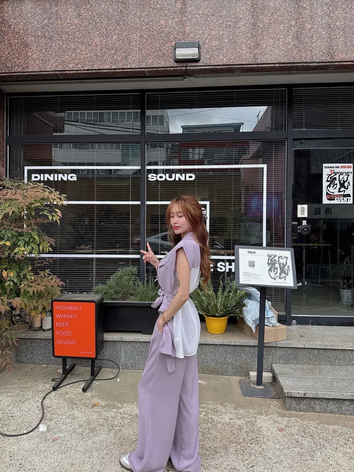 [패치선택가능/패드내장] 루즈핏 하프 시스루 트임 벨트 삼각 미니패치 조끼 베스트 + 하이 배색 밴딩 롱 찰랑 와이드 팬츠 세트 2COLOR 상세 이미지 10
