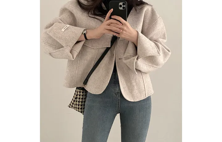 브이넥 노카라 여성 하프 크롭 와이드핏 코트 자켓 상세 이미지 12