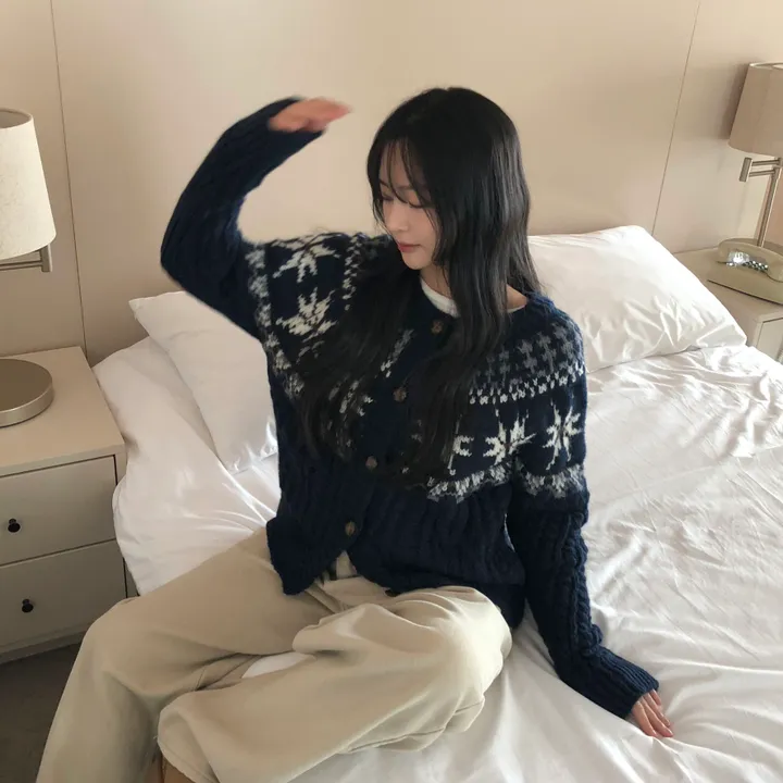 [눈꽃❄]스노우 노르딕 도톰 라운드 니트 긴팔 가디건 2color 상세 이미지 20
