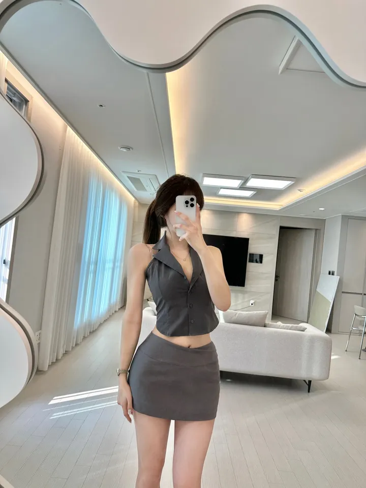 [섹시홀터SET🖤] 국내제작 섹시 정장 홀터넥 슬림 민소매 나시 카라 셔츠 블라우스 + 로우 치마바지 미니 스커트 여행룩 봄 여름 투피스 세트 셋업 상세 이미지 13