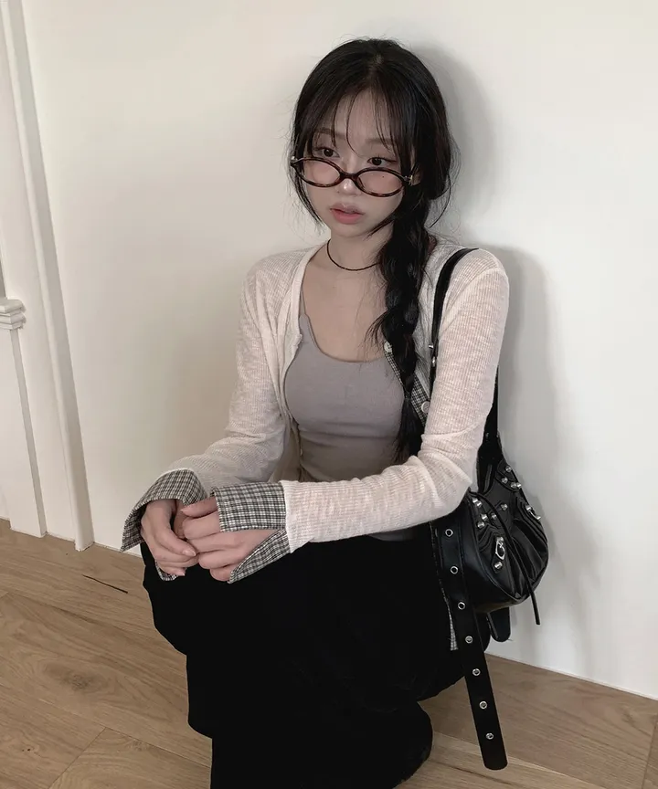 [봄가디건🌷] 띠네 슬럽 배색 체크 커프스 라운드 시스루 니트 가디건 봄 여름 가을 / 봄가디건 여름가디건 레이어드 봄아우터 체크셔츠 뮤잉 상세 이미지 33