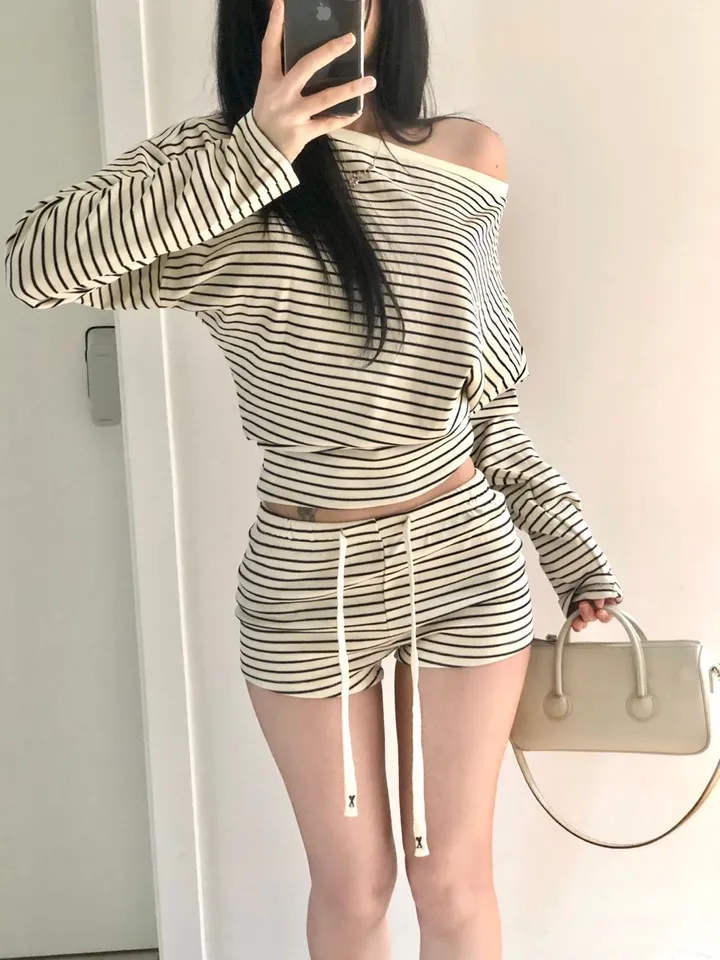 당일💕핏미침🔥몸매보정✨한쪽오프 스트라이프투피스,반바지투피스,환절기,간절기투피스,긴팔세트,반바지세트,데일리,반바지추리닝,밴딩팬츠/꾸안꾸,여행,예쁜추리닝,예쁜트레이닝/바지세트,봄티 상세 이미지 15