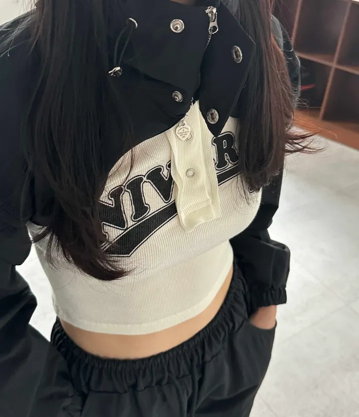 表toitoitoi刺繍センター／裏無地 パーカー（ディープブラック