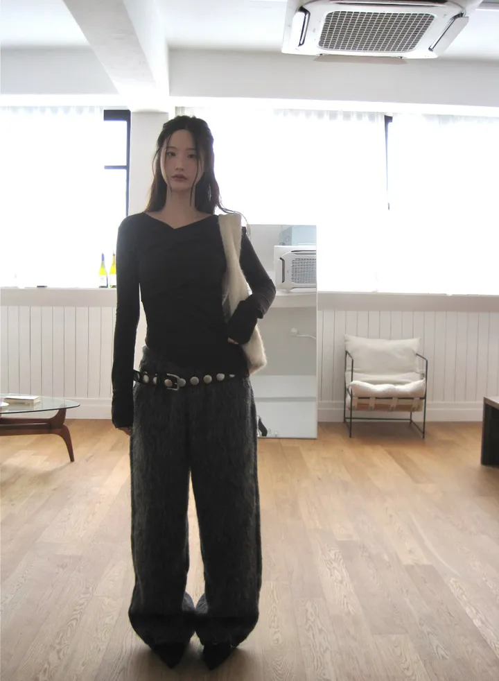 민소매 모델 착용 이미지-S1L24