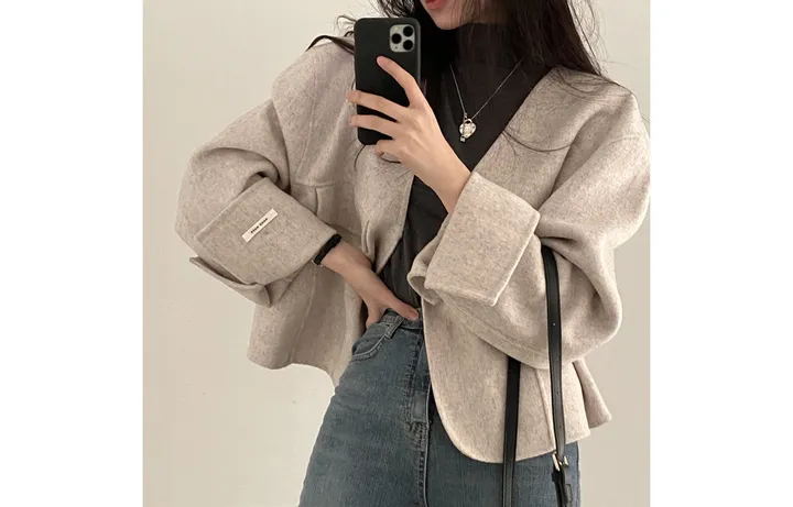 브이넥 노카라 여성 하프 크롭 와이드핏 코트 자켓 상세 이미지 10