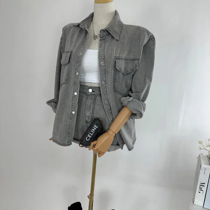 [하이틴/캐주얼/데일리/청청코디/세트가격💕] 루즈핏 포켓 워싱 데님 또또 셔츠 남방 자켓 + 하이 뒷밴딩 데님 숏반바지 팬츠 SET (2COLOR) 상세 이미지 23