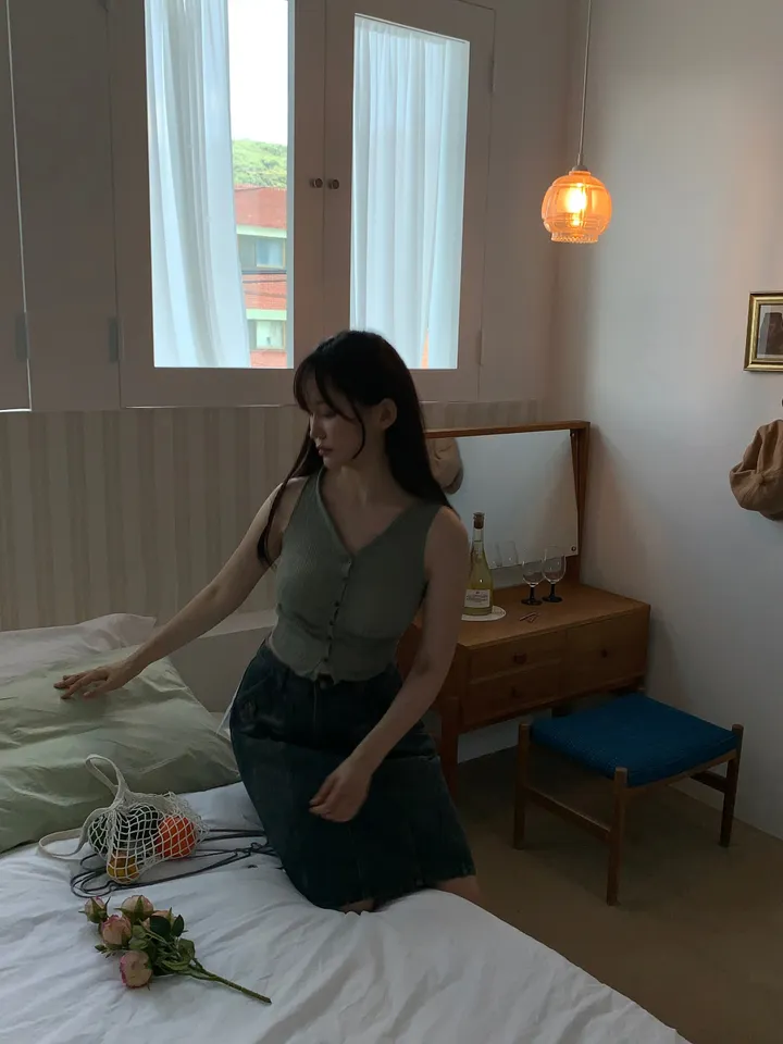 민소매 모델 착용 이미지-S2L30