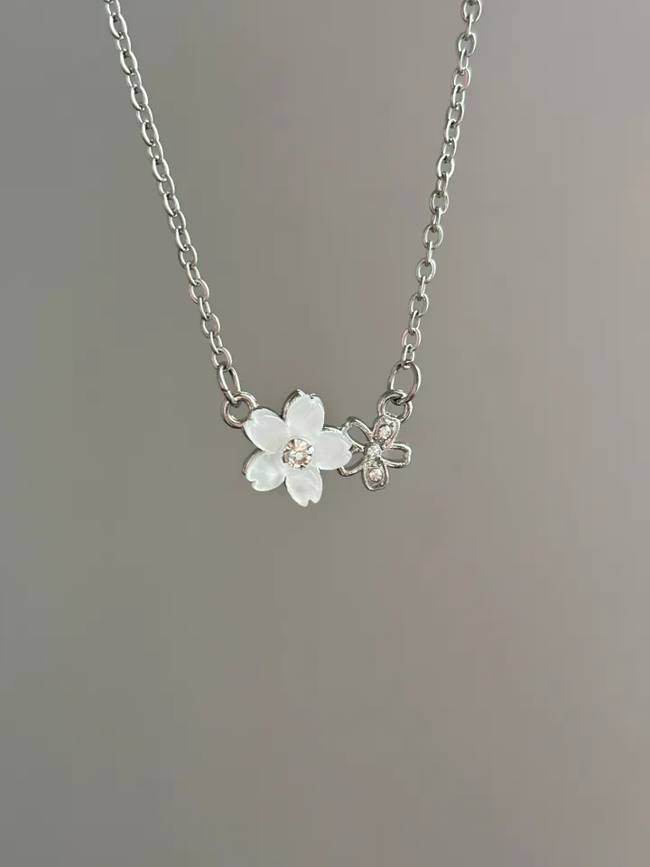 [1+1/써지컬] Sakura Blossom Pendant Necklace 벚꽃 목걸이 사쿠라 펜던트 목걸이 써지컬 스틸 심플 우아함 봄 상세 이미지 2
