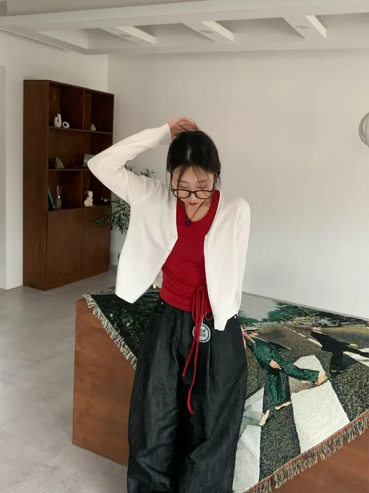 당일발송🔥메르디 브이넥 긴팔 니트 가디건 노랑 레드 화이트 블랙 봄 여름 가을  루즈핏 상세 이미지 47