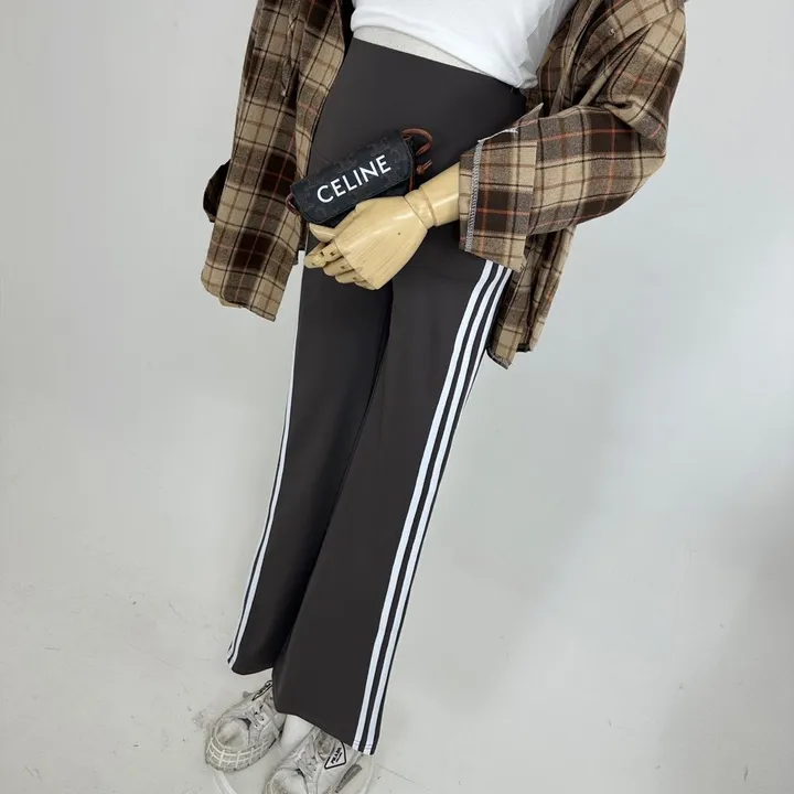[최저가/몸매보정/데일리/운동/헬스/필라테스/코디추천] 하이 쫀쫀 스판 삼선 배색 트랙 라인 부츠컷 밴딩 레깅스 (2COLOR) 상세 이미지 14