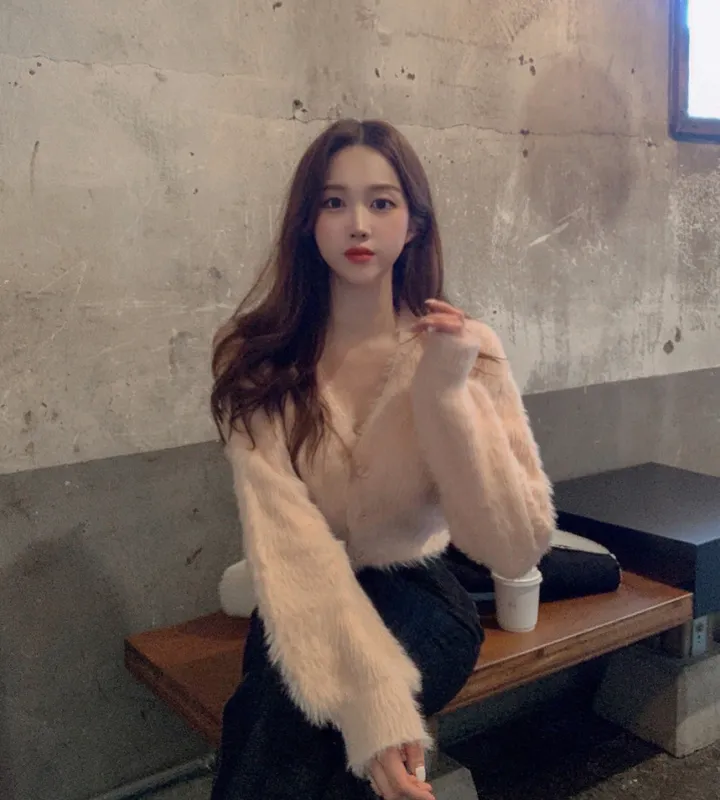 [심쿵핏/털빠짐X] 따뜻 도톰 파스텔 루즈핏 앙고라 모헤어 크롭 브이넥 벌룬 소매 깃털 퍼 니트 가디건 상세 이미지 49