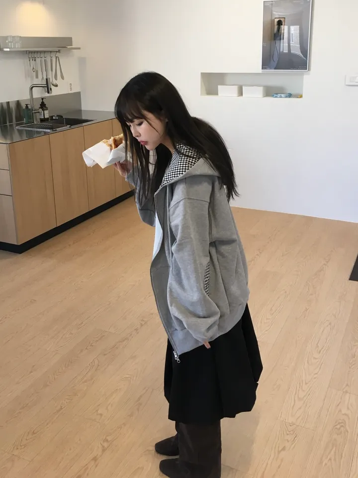 (*주문폭주 입고지연*)(2 color) 체크 패치 투웨이 후드집업 상세 이미지 17