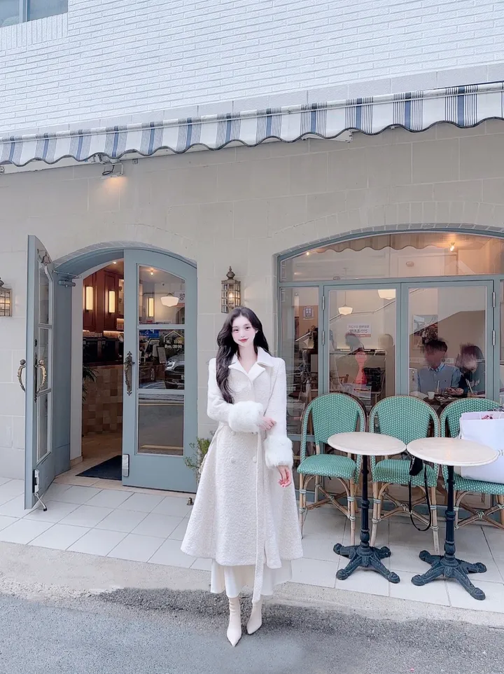 [빠른배송💗/신상기획할인💗] 아르떼미떼 아이보리 폭스 소매 페이크 퍼 벨트 플레어 롱 울 코트 (high quality - 아이보리 , 핑크 국내제작 고퀄리티 안감 누빔 겨울 한겨울 방한 아우터 연말룩 원피스 연말 파티룩 페이크퍼 에코퍼 드뮤어룩 드뮤어) 상세 이미지 39