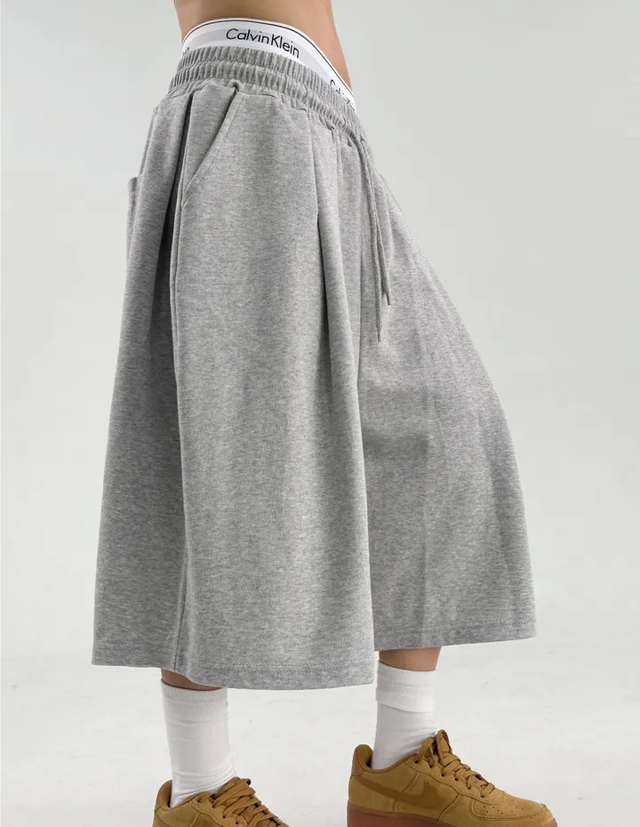 2000장돌파❤🥰M-XL❤2COLOR❤ 사이드핀턱 오버핏버뮤다팬츠 버뮤다반바지 롱반바지 롱숏팬츠 국산 유니섹스 남여공용 남녀공용 트레이닝숏팬츠 숏반바지 숏바지 쭈리 핀턱 유니크팬츠 빅사이즈버뮤다 와이드팬츠 와이드바지 여름바지 상세 이미지 4