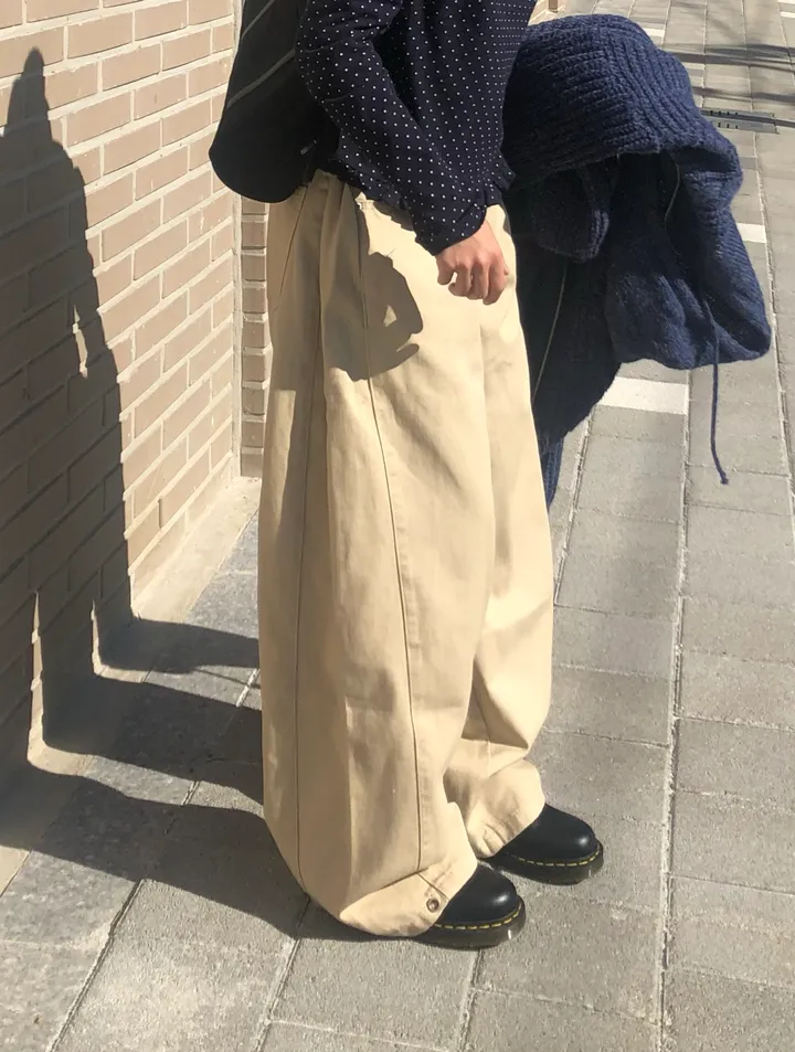 레터 밑단 스냅 사이드턱 코튼 와이드팬츠 (3color) 상세 이미지 2