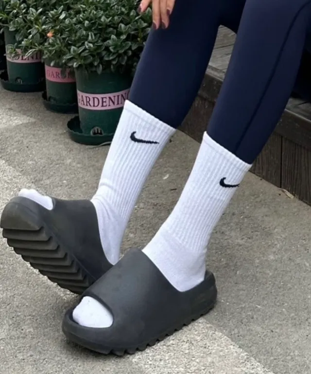 아디다스 이지 슬라이드 슬리퍼 오닉스 블랙 HQ6448