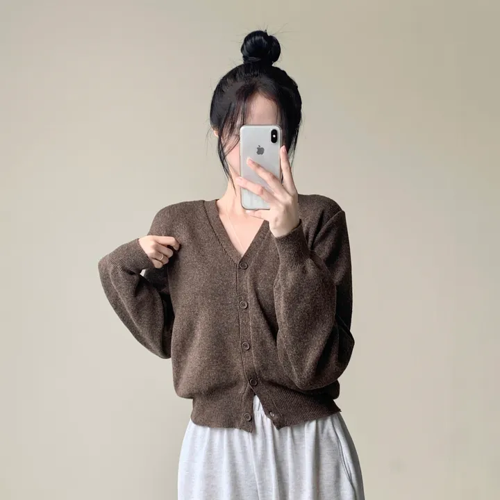 [인생가디건/10color] 머피 데일리 브이넥 무지 버튼 허리잘록 여리 니트 긴팔 가디건 상세 이미지 4
