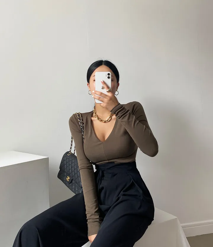 패드 브이넥 스판 절개 슬림 티셔츠 상세 이미지 12
