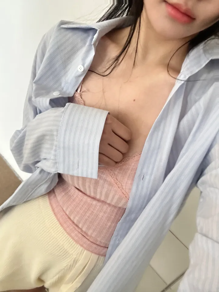 민소매 모델 착용 이미지-S1L35