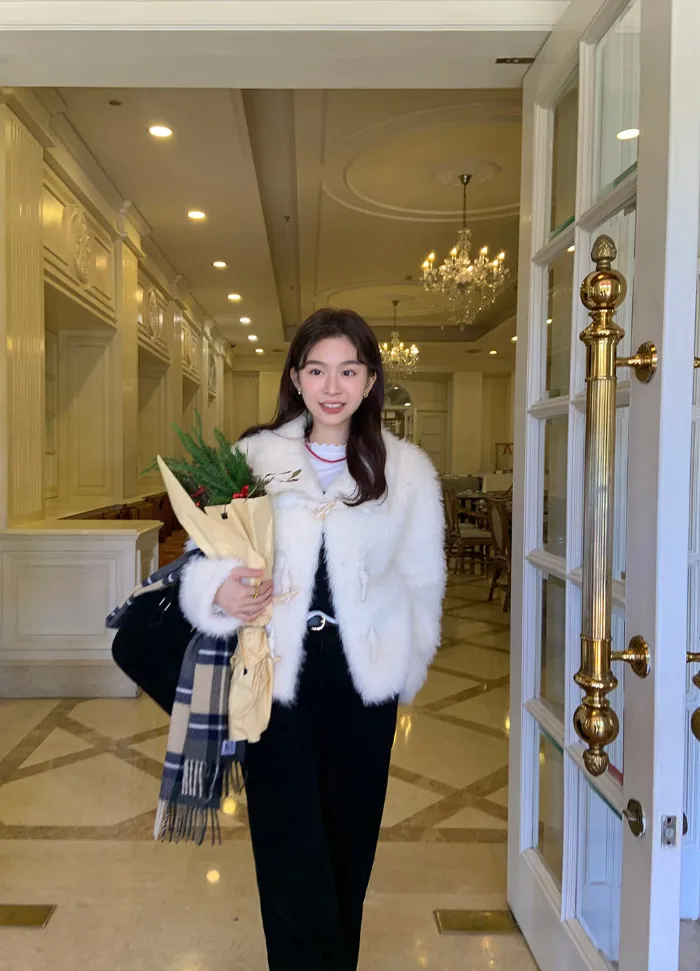🩷당일출고🩷디로비❤️카라 떡볶이 단추 페이크 퍼 자켓 1color 상세 이미지 15