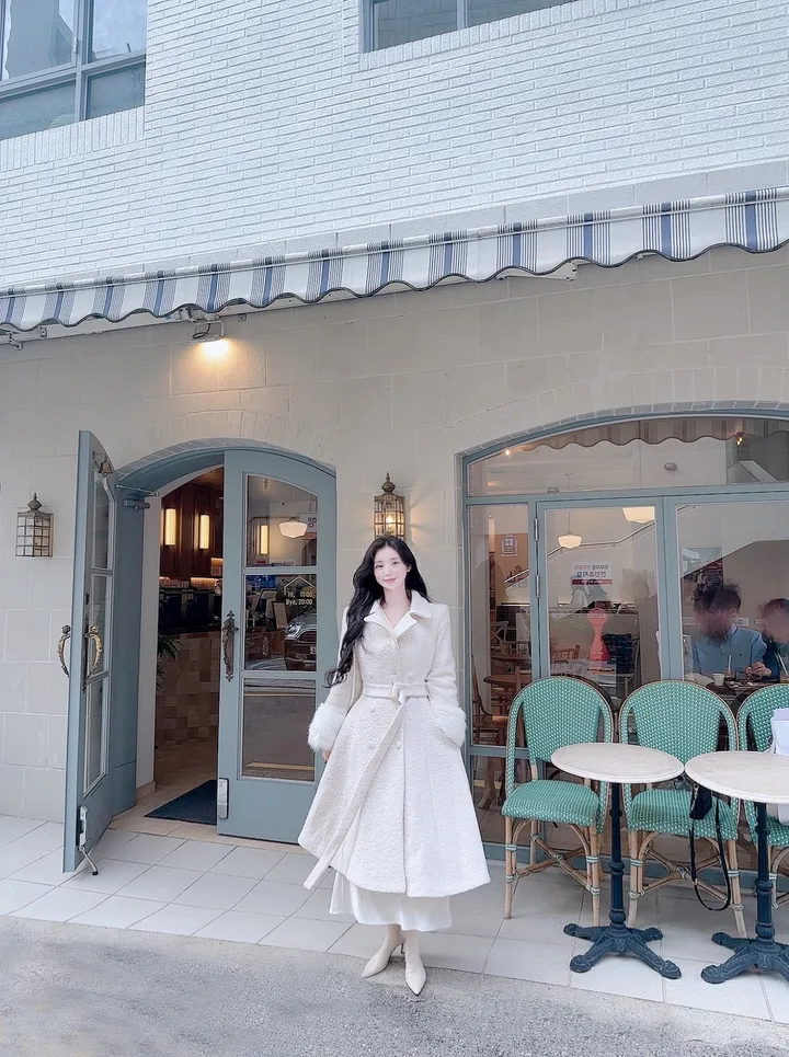 [빠른배송💗/신상기획할인💗] 아르떼미떼 아이보리 폭스 소매 페이크 퍼 벨트 플레어 롱 울 코트 (high quality - 아이보리 , 핑크 국내제작 고퀄리티 안감 누빔 겨울 한겨울 방한 아우터 연말룩 원피스 연말 파티룩 페이크퍼 에코퍼 드뮤어룩 드뮤어) 상세 이미지 43