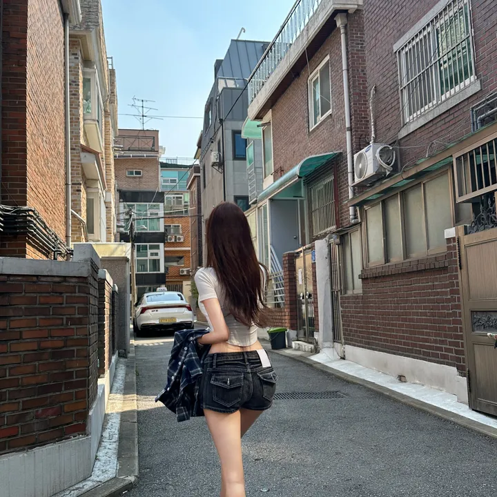 [대박뒷태/XS~L] 🔥오픈특가/엉밑살X🔥 로우 백포켓 레트로 빈티지 워싱 스티치 크랙 흑청 진청데님 청반바지 여름 반바지 페스티발 페스티벌 미니 숏 팬츠 핫팬츠 상세 이미지 9
