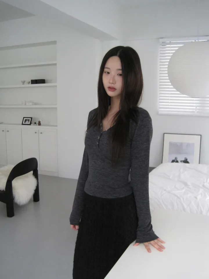 긴팔 티셔츠 모델 착용 이미지-S1L54