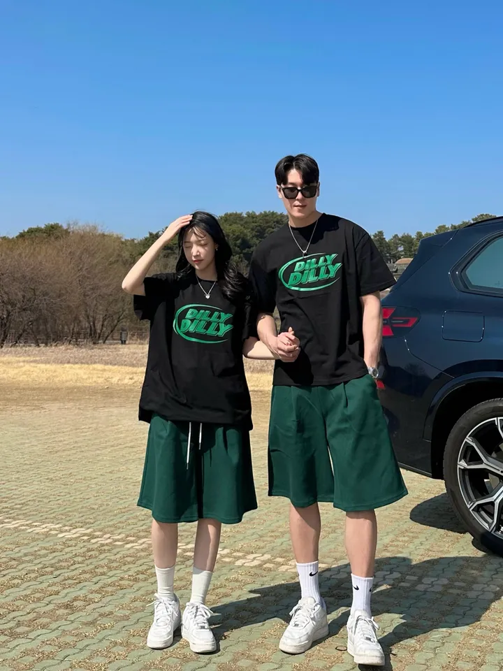 세트가능/ 남녀공용 오버핏 반팔 여름 커플룩 커플티 레터링 루즈핏 반팔 티셔츠 합포 핀턱 버뮤다 팬츠 밴딩 반바지 꾸안꾸 트레이닝 세트 커플 시밀러룩 빅사이즈 세트 스트릿 딜리 상세 이미지 9